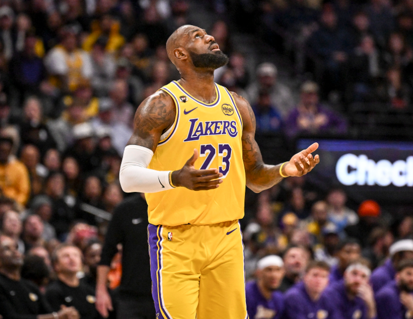 博鱼下载-41岁仍能平框暴扣！勒布朗在场+13助湖人重返第六 轰19+9+8超全面