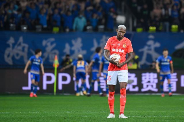 博鱼官网-塔利斯卡的广州生涯：高开低走 卡帅因他遭争议